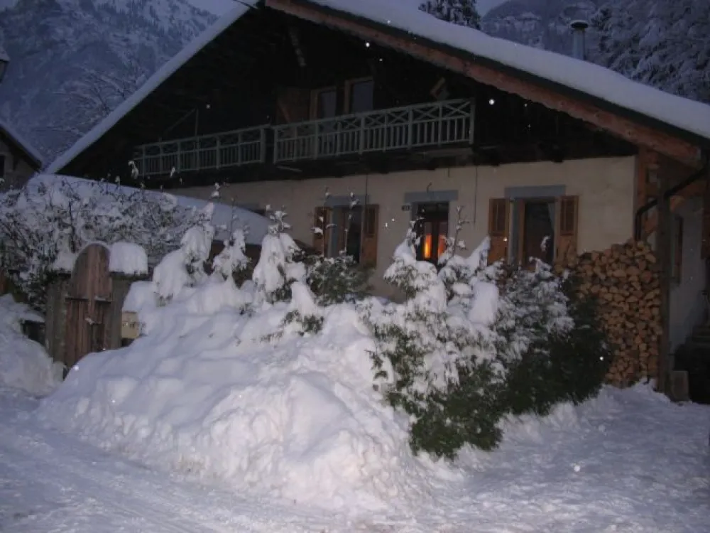 façade maison en hiver