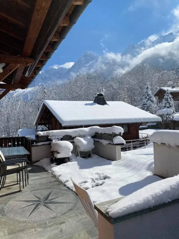 magnifique terrasse avec vue sur la chaine refuge  aiguille du midi 