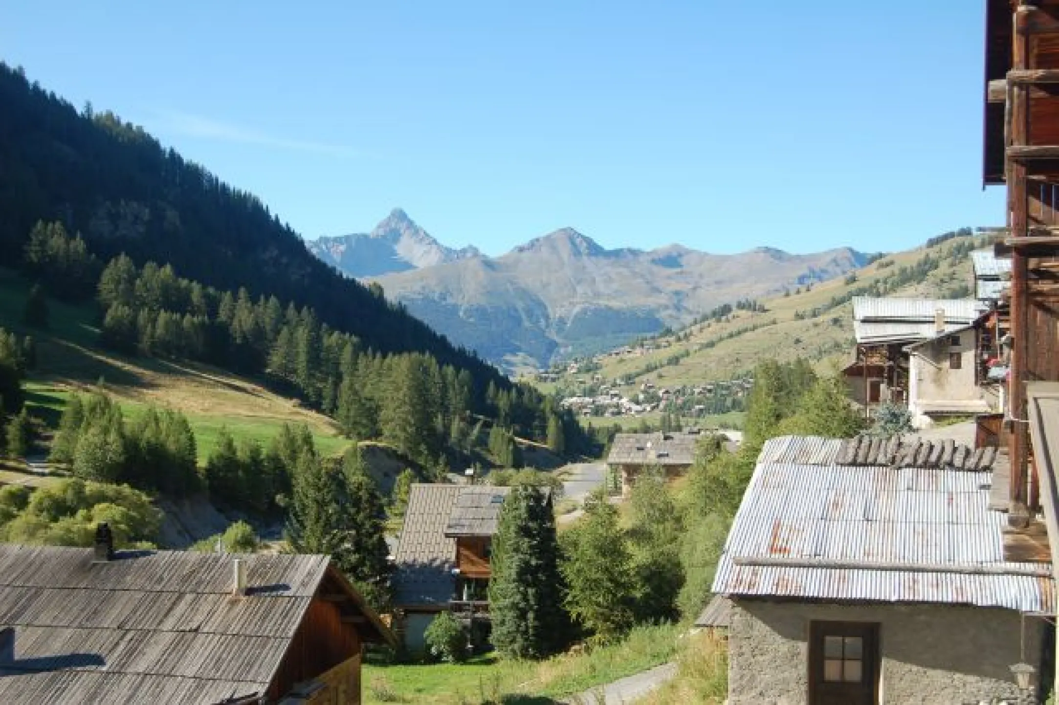 vue le hameau de la Chalp Molines et pic de Rochebrune
