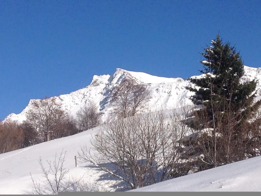 au cours d'une balade en raquettes
vue sur le massif du cheval noir