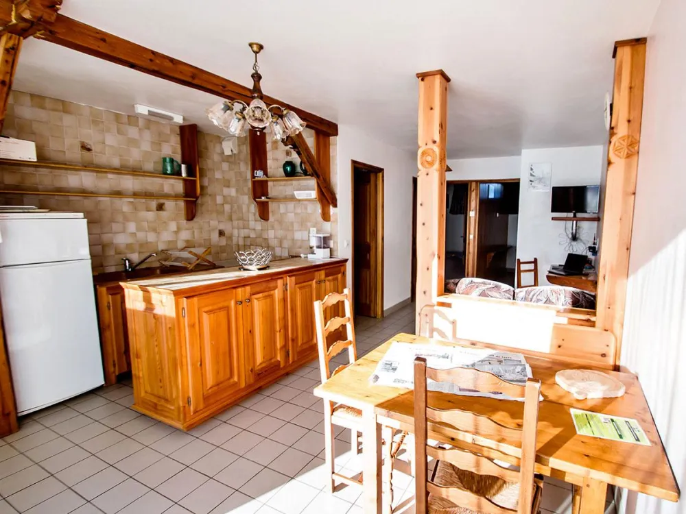 La salle à manger avec coin cuisine