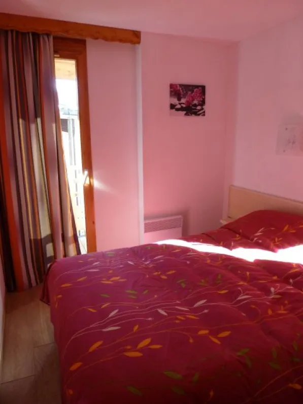 1) bedroom with 140 * 190 with large closet and access to balcony