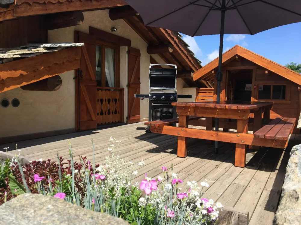 Coin terrasse, calme vu montagne au calme barbecue