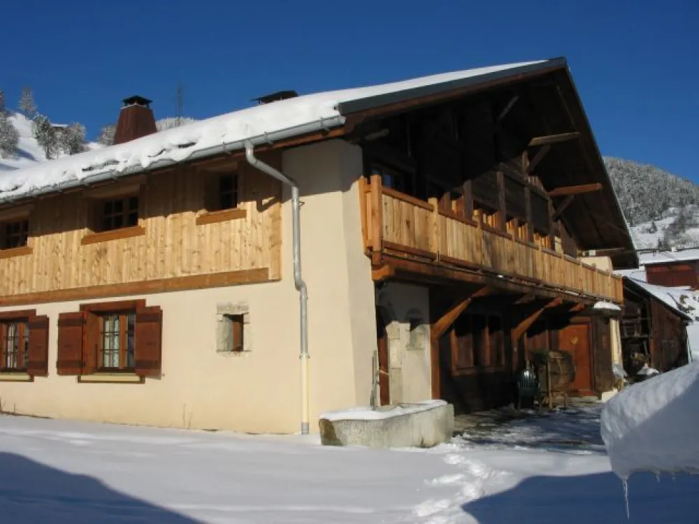 bel appartement très agréable ,dans un cadre vue panoramique sur le cret du midi,leMont Blanc        de l'espace     du calme  
 ,  un grand parking, des champs de neige