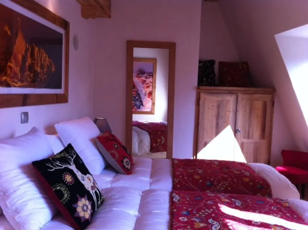 BEDROOM WITH BALCONY