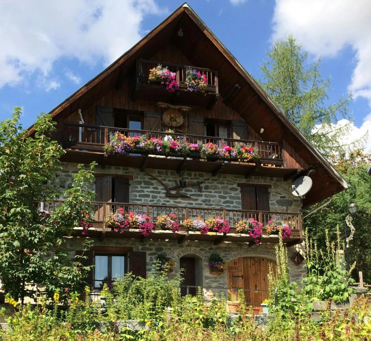 Beau chalet fleuri