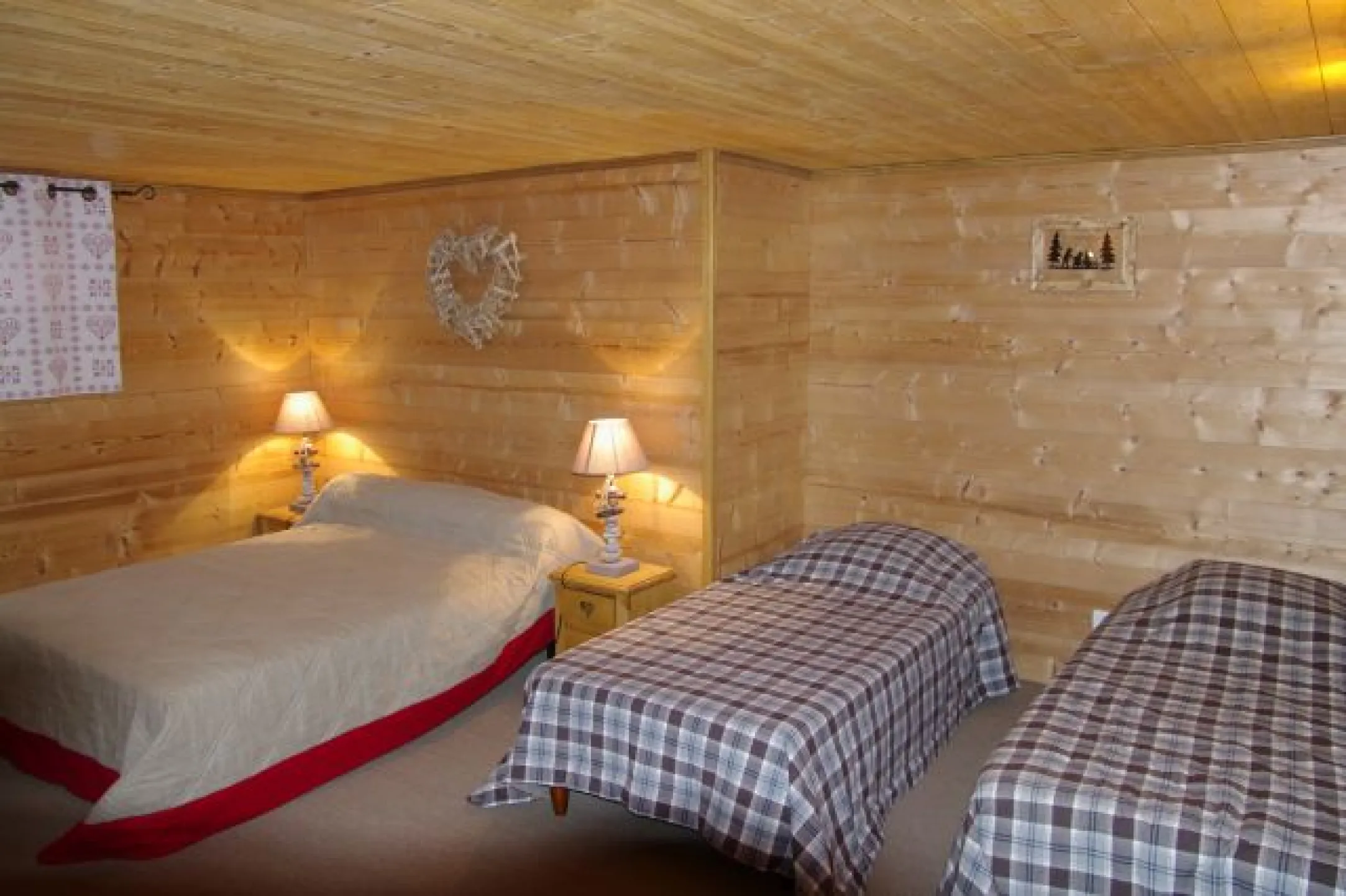 1ère chambre RDC  lit 160x200   2 lits 90x190