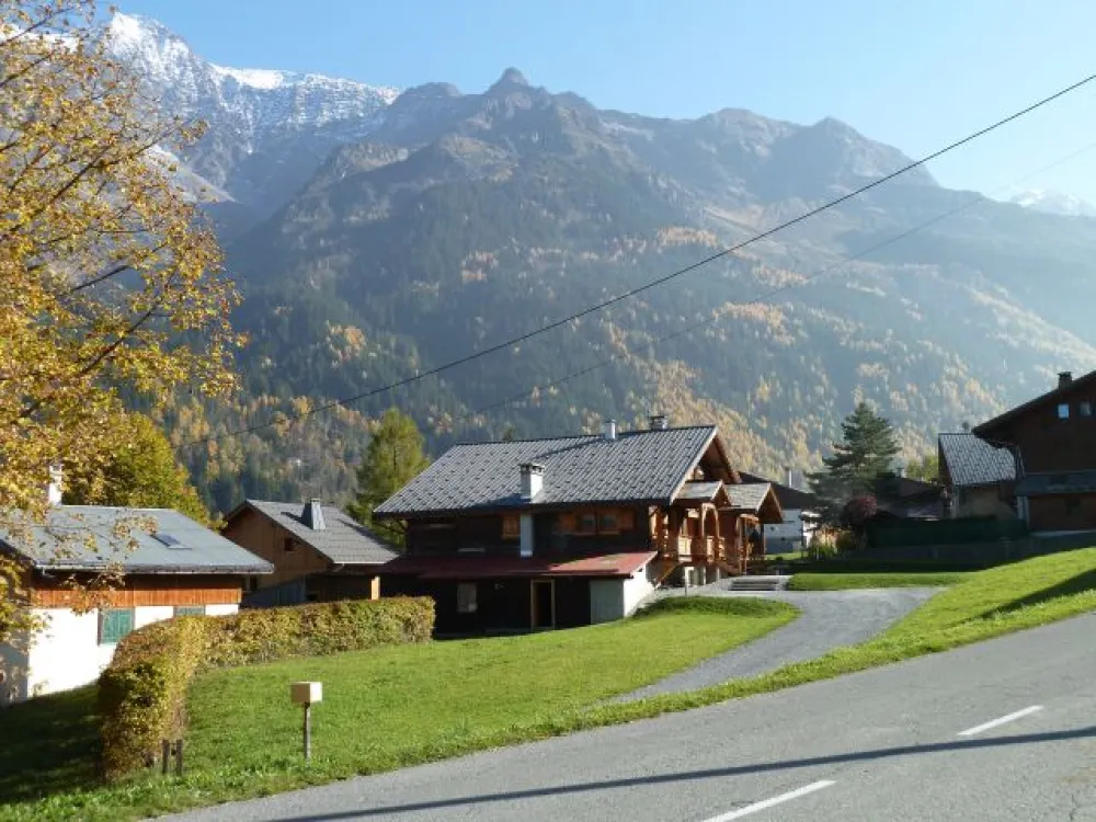 Vue sur l'ensemble de la ferme depuis la route