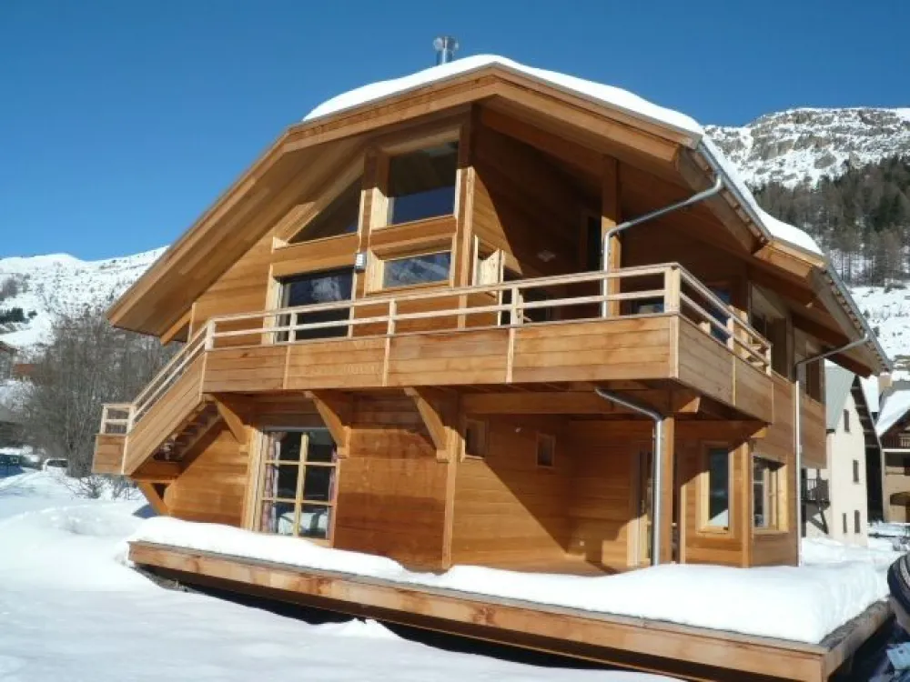 Splendide chalet lumiere au coeur du village de Monetier les Bains, 10 minutes à pied des pistes