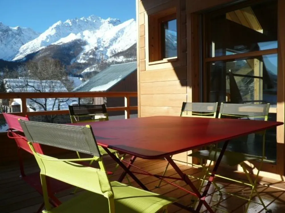 Vue magnifique et belle terrasse pour profiter du soleil
