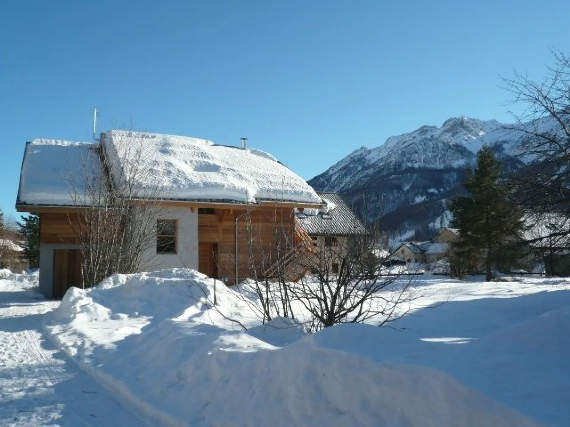 Chalet individuel très bien placé a 3 minutes à pied des commerces
