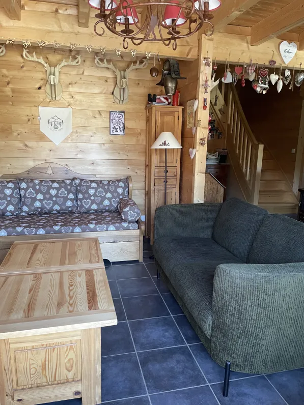 Grimpeloup ; magnifique chalet bois idéal familles .
