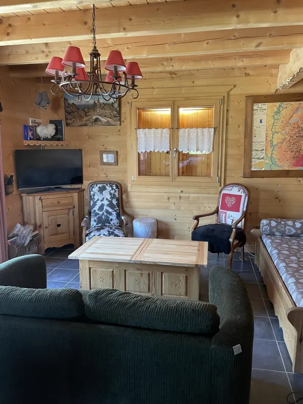 Grimpeloup ; magnifique chalet bois idéal familles .