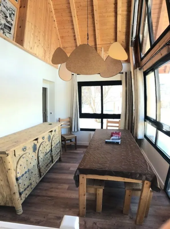 Salle à manger avec vue sur la station et les Montagnes
