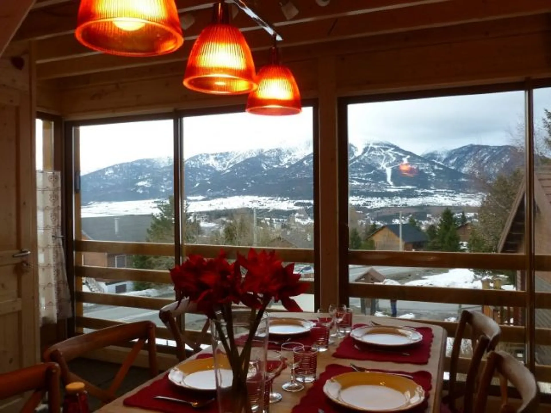 vue du coin repas sur les pyrénées