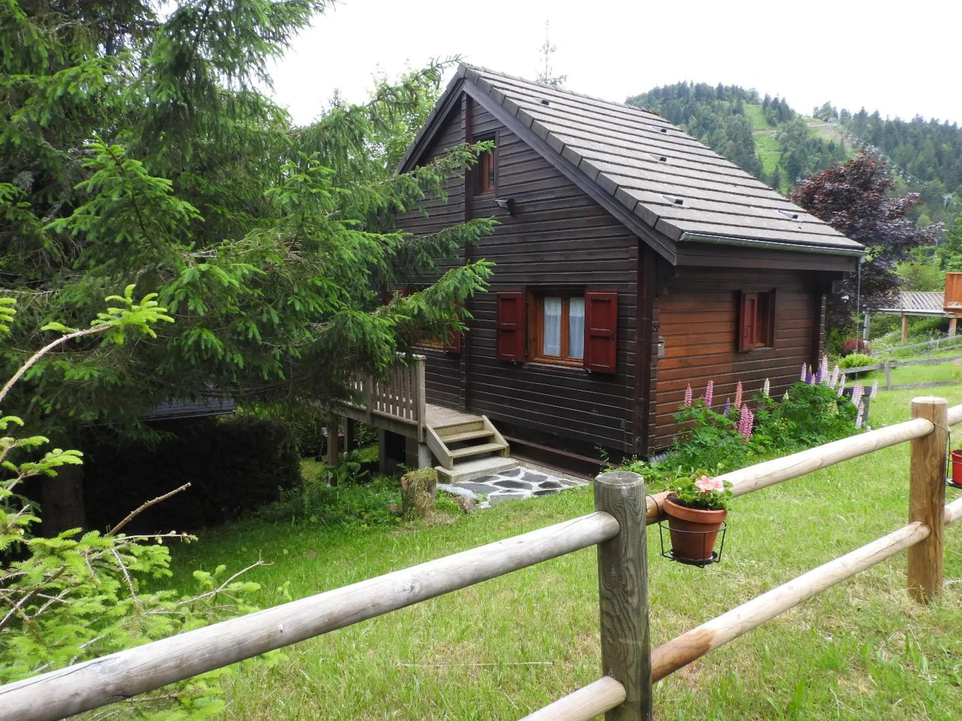 Le chalet d'Ania en été.