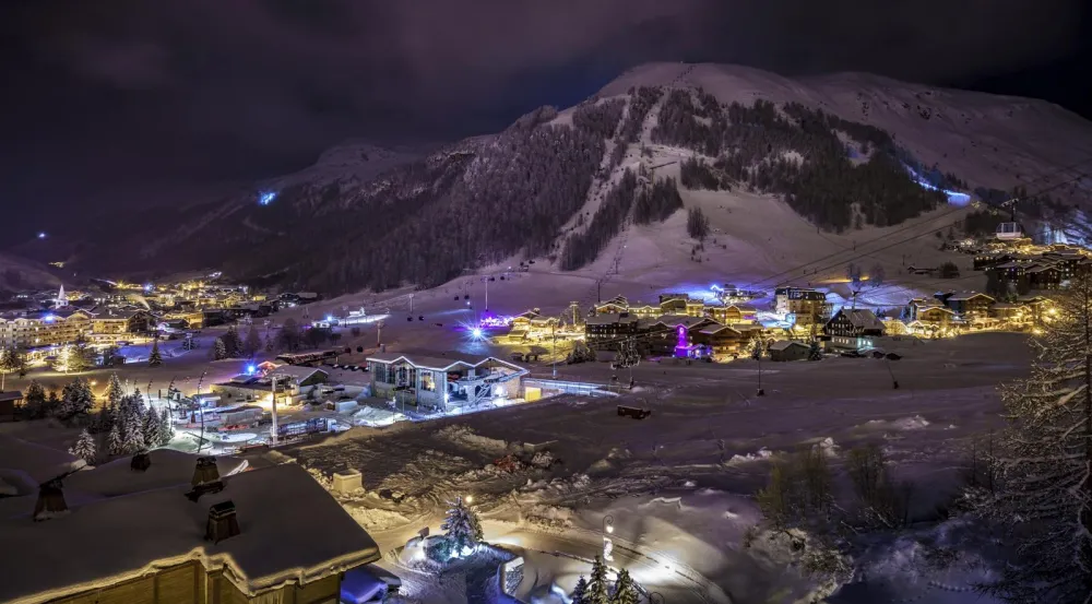 Gorgeous winter view from the chalet over the resort
