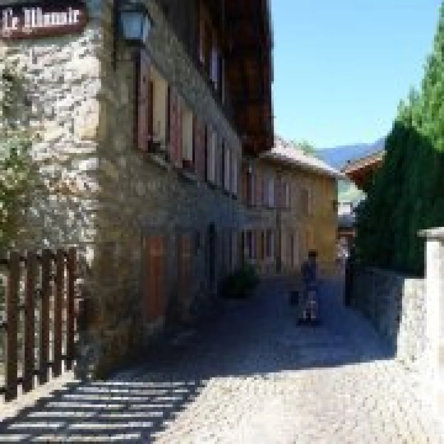 MAISON "le MANOIR" dans laquelle se situe l'appartement