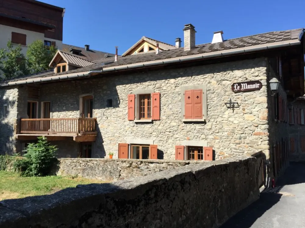 LE BATIMENT
L'appartement et son balcon donnant sur le jardin du musée