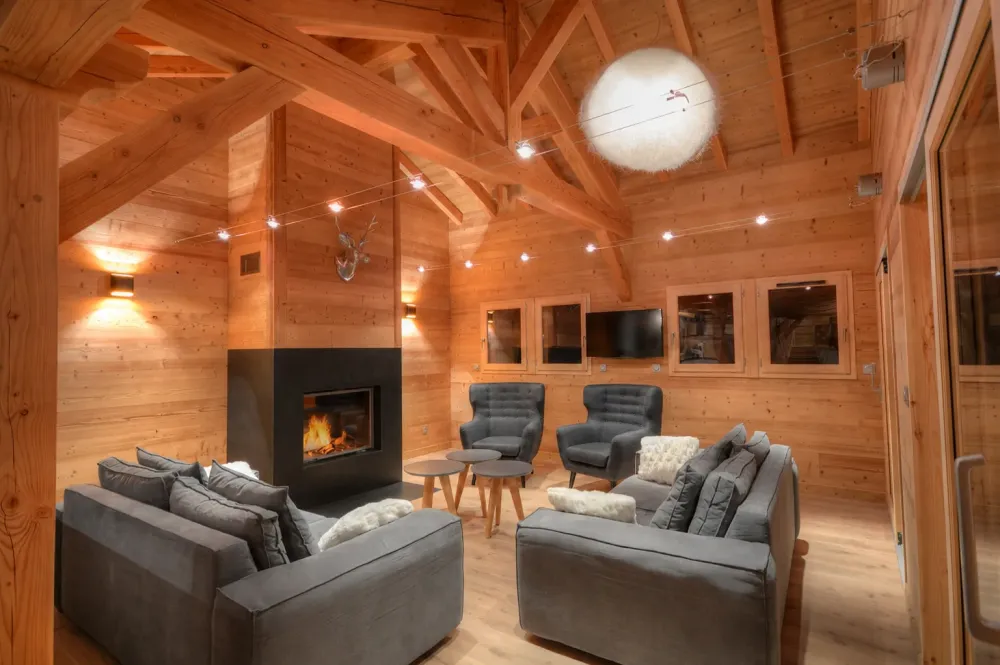 Chalet cachemire aux carroz – 15 personnes, 8 chambres, 8 sdb, sauna, billard, pistes à 250 m, commerces à 400m