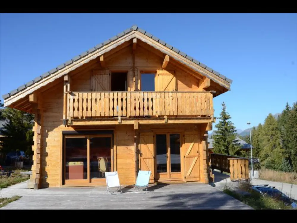 Le chalet et sa terrasse