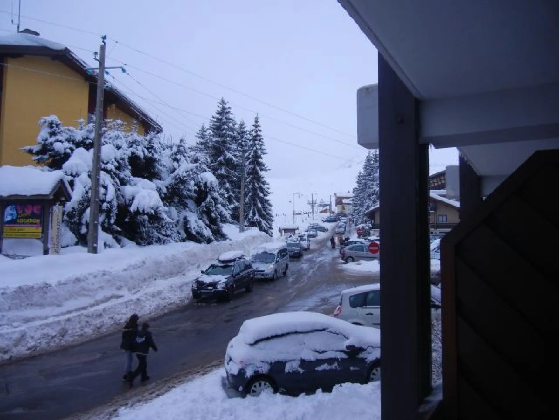 Station en HIVER : piste à 50m du balcon 