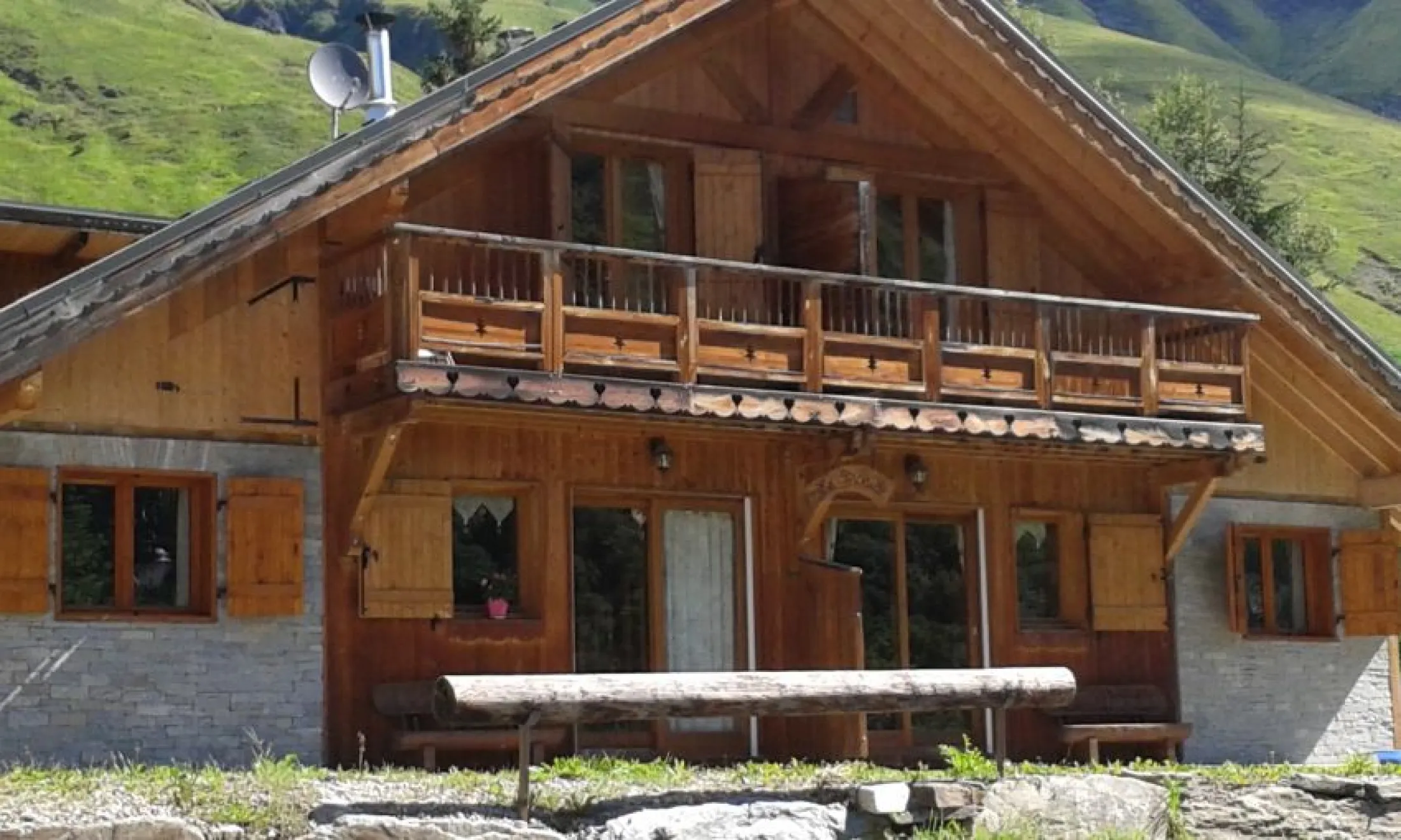 chalet" La Troaille" en été