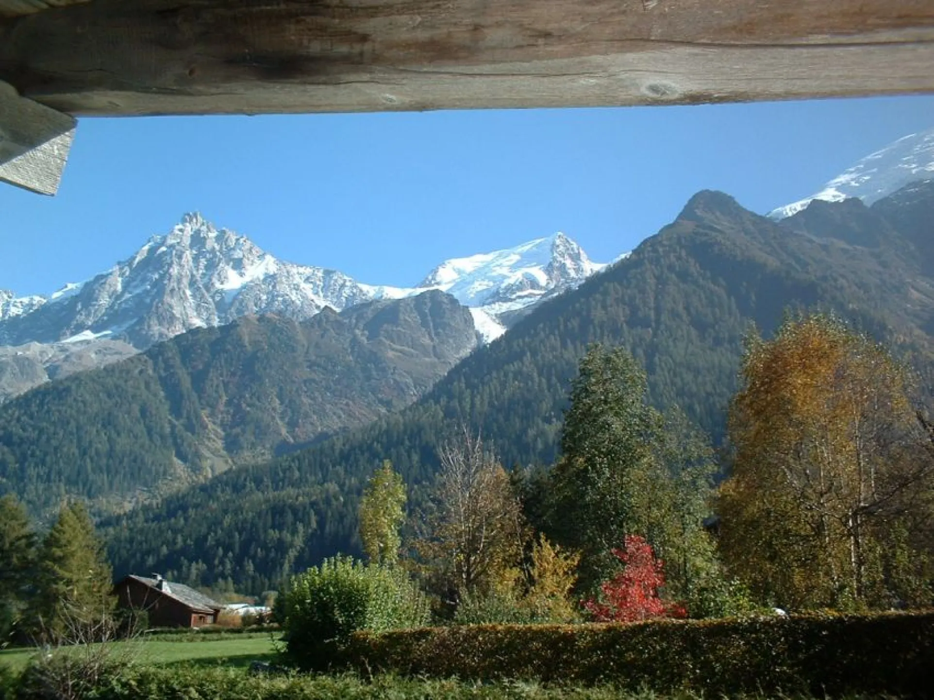 Vue du chalet: Aiguille du midi et Mont Blanc du Tacul
