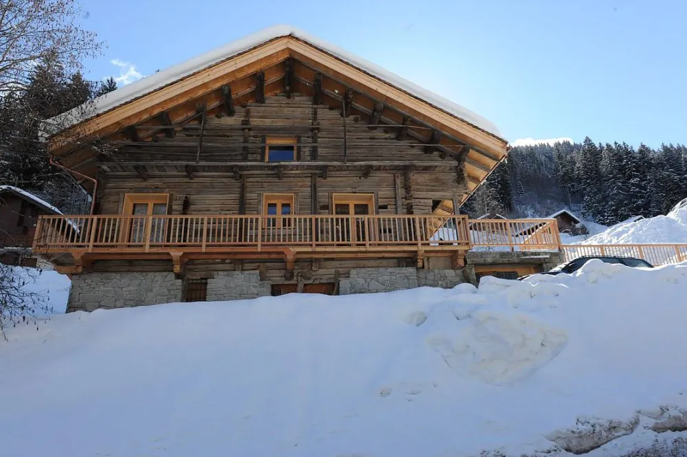 Le perrey 1 - design avec vue sur montagne et village. terrasse sud avec piscine, pistes ski aux pieds