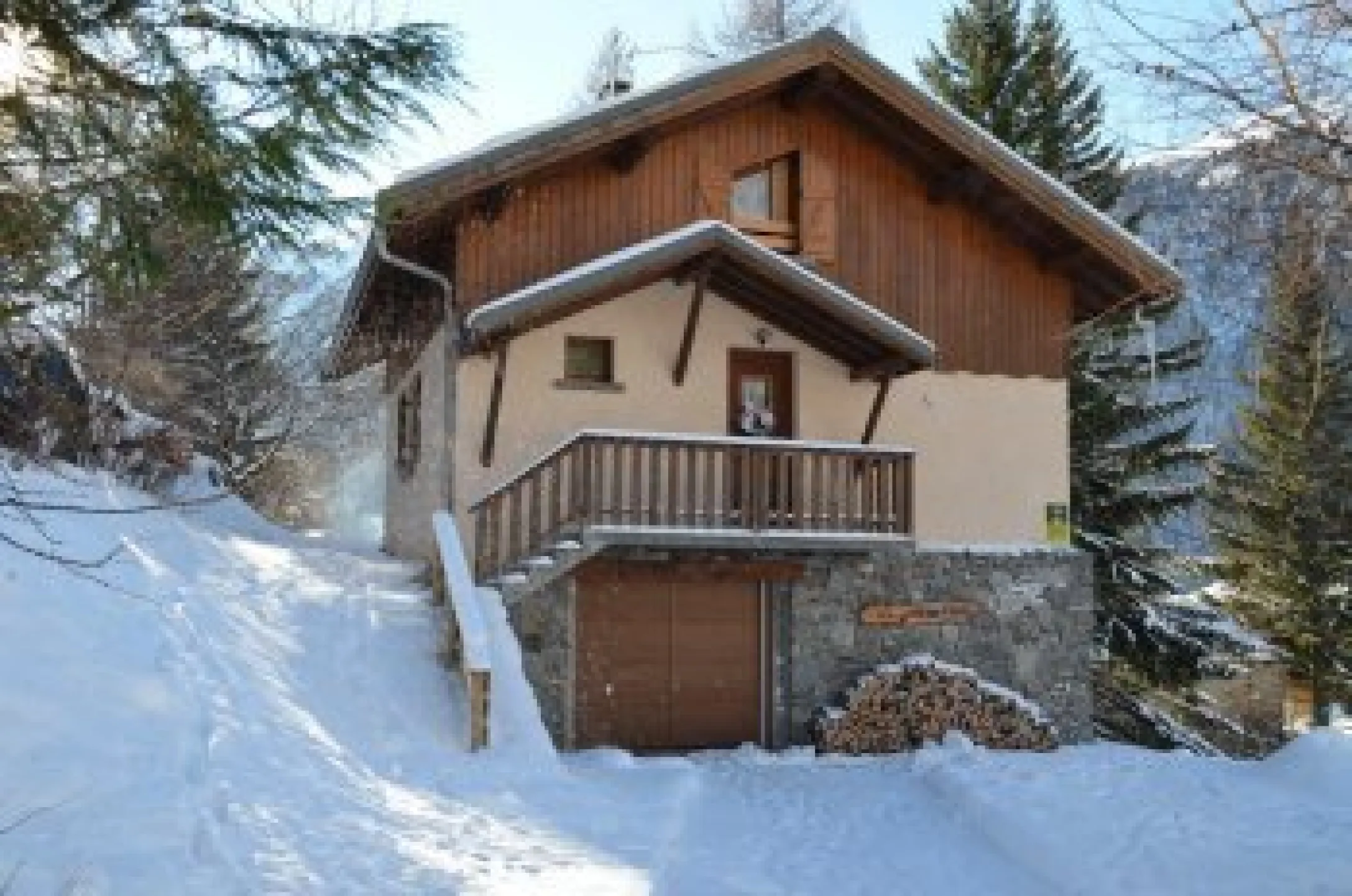 Front side of the chalet “Les marmottes”