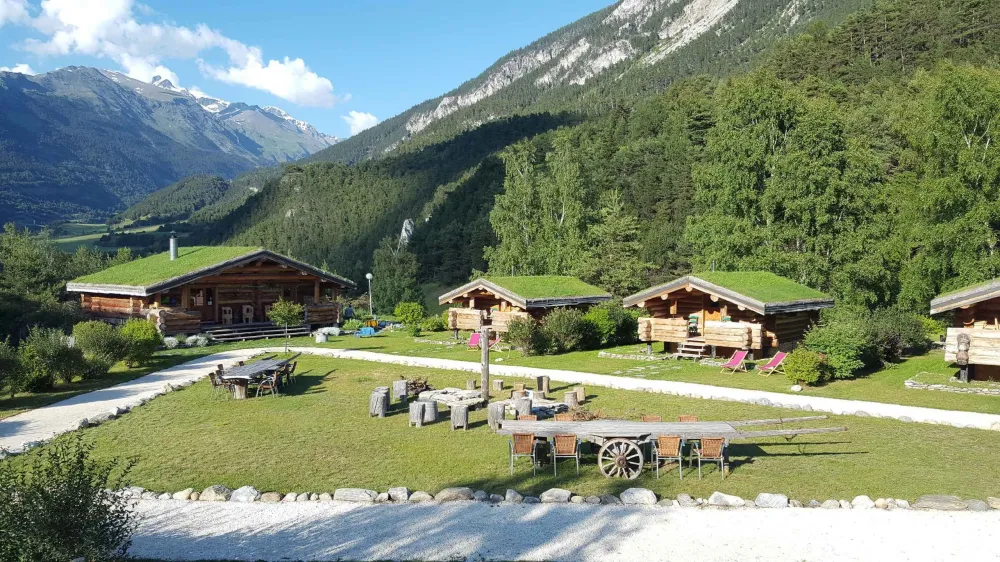 Le coin feu de camp en été
