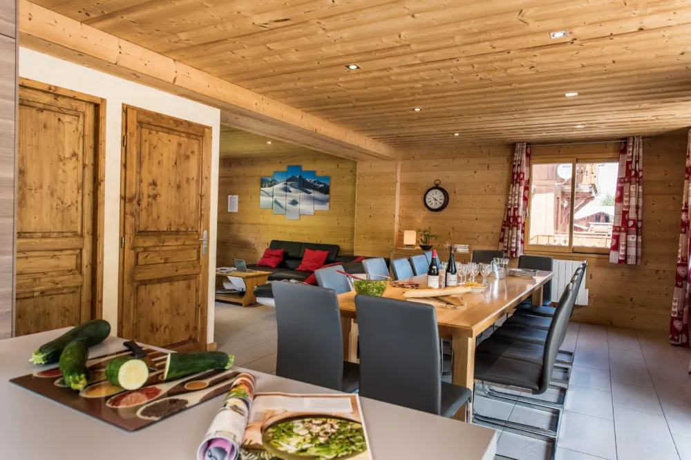 Chalets-Lacuzon: grande pièce à vivre conviviale avec cuisine américaine et salon
