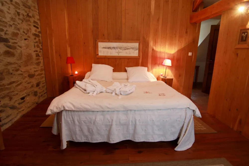 Chambre double Arbizon
Capacité 2 personnes
1 lit 160/200
Possibilité de rajouter 1 lit SUP
