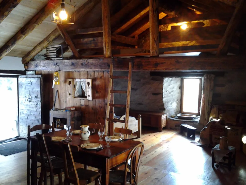 Chalet chantelouve, parc de  la vanoise, haute maurienne, bessans/lanslevillard