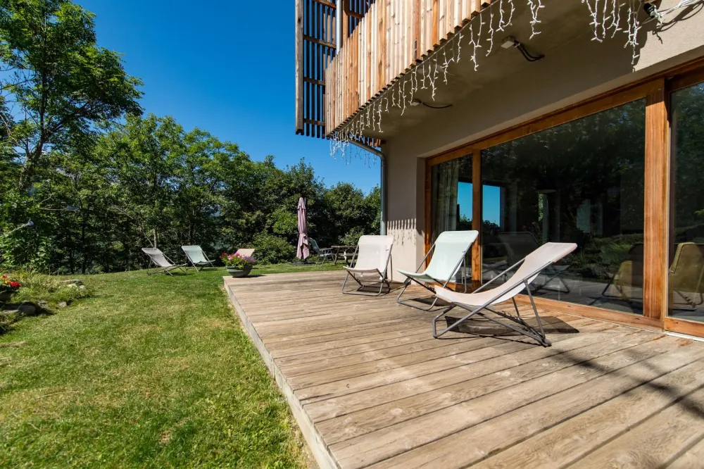 Très confortable, vue, chambres avec salle de bain, sauna, cheminée, jardin