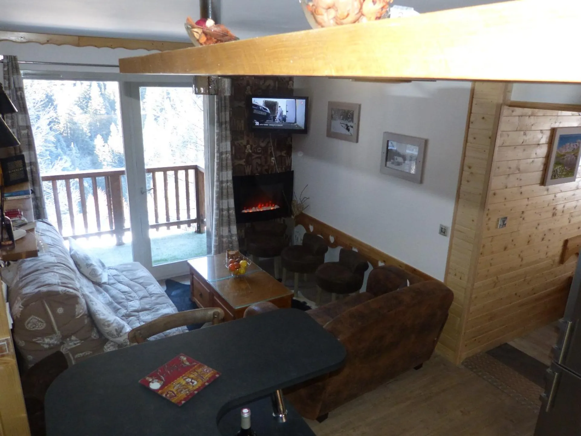 Notre coin salon avec 2 canapés dont un en couchage 2 personnes