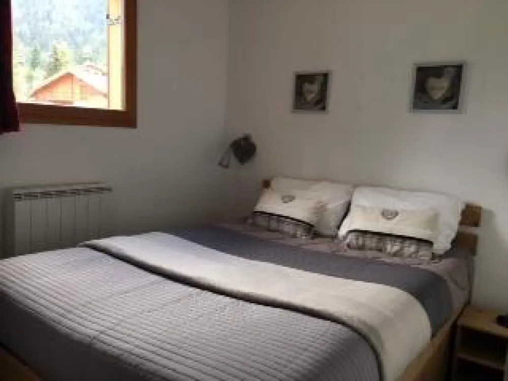 Chambre 2 couchages avec penderie, rangements et matériel de repassage