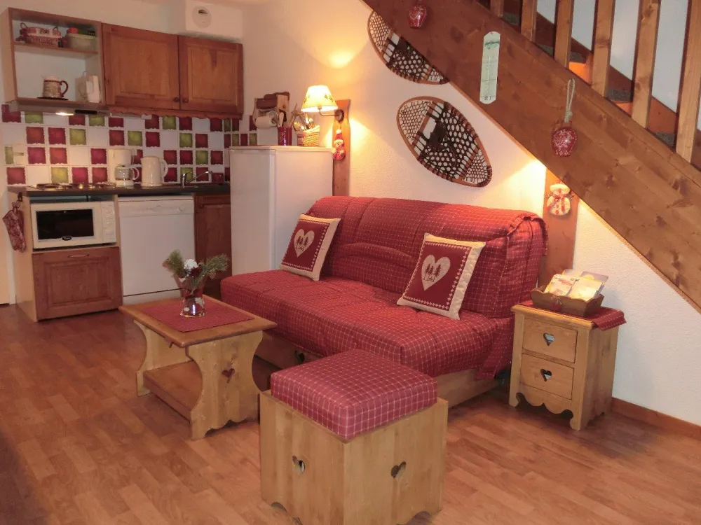The living-room with sofa-bed (160)
Fully-equipped kitchenette