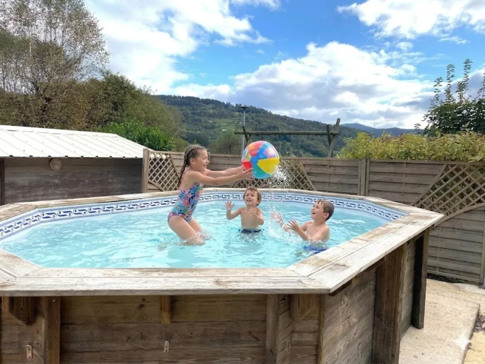Chalet neuf  spacieux - au calme - sauna - aire/jeux - petanque - belle vue montagne - proche la bresse - gerardmer