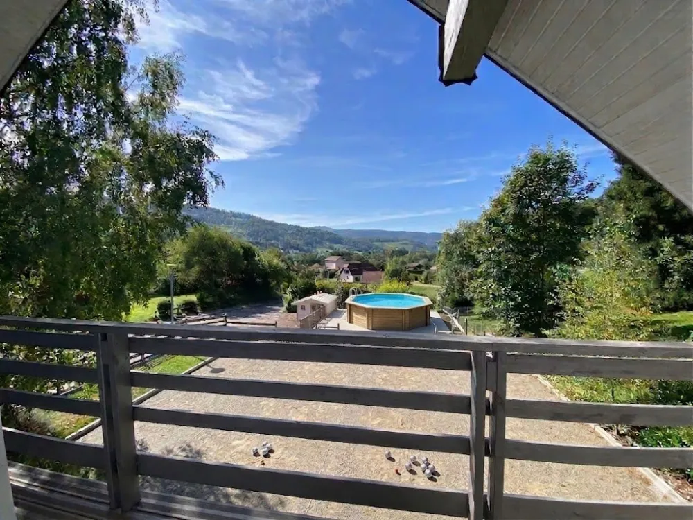 Chalet neuf  spacieux - au calme - sauna - aire/jeux - petanque - belle vue montagne - proche la bresse - gerardmer
