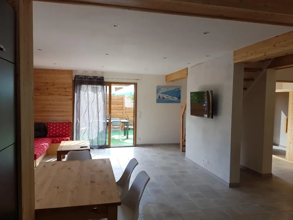 Le salon avec accès à la terrasse sud