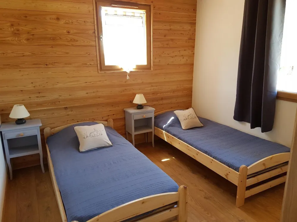 Chambre avec 2 lits simples dont 1 gigogne