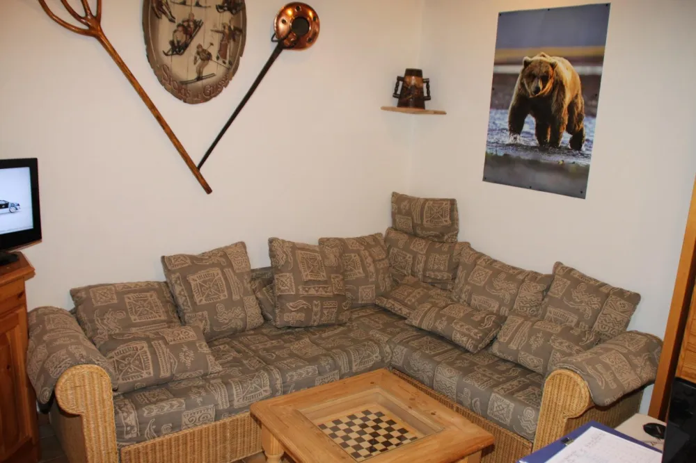 Le coin salon avec un canapé gigogne de 120 cm