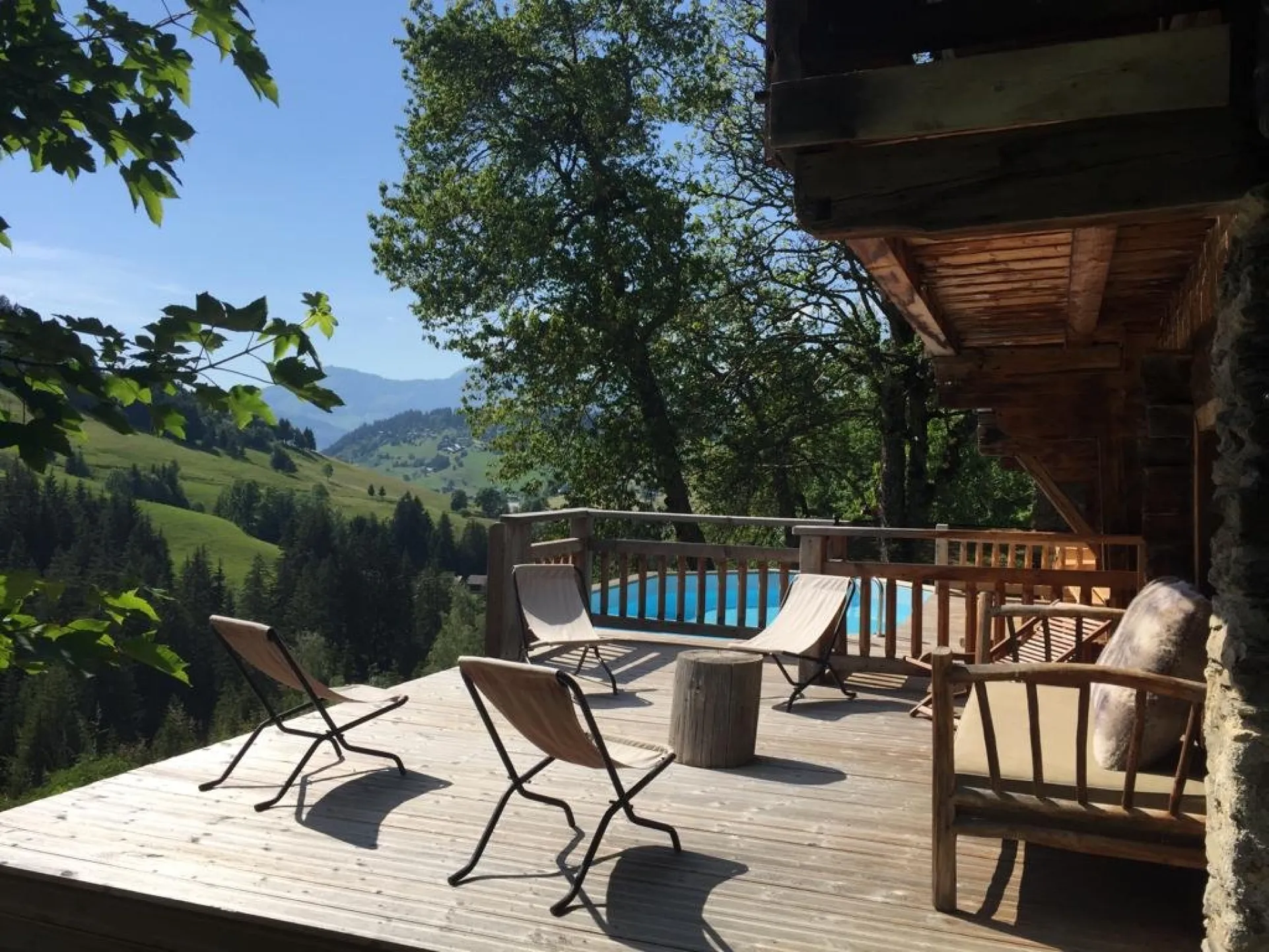 Grand chalet authentique  15 personnes  avec piscine