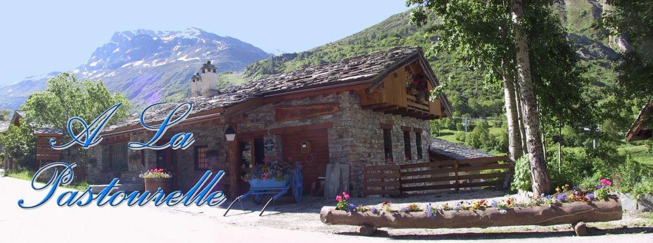 Vue extérieure chalet été
