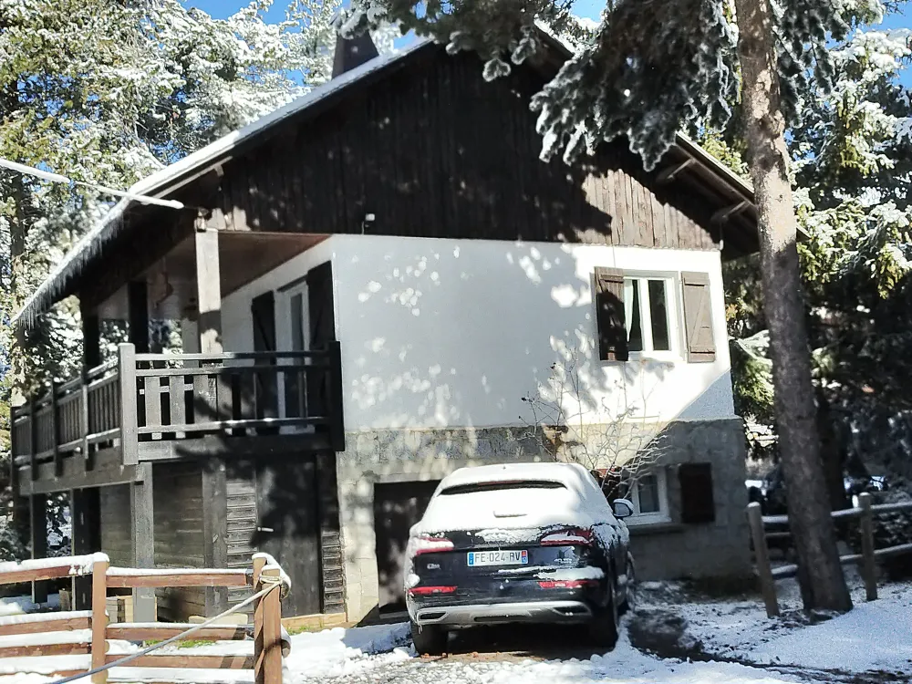 Chalet L'Ecureuil sous la neige