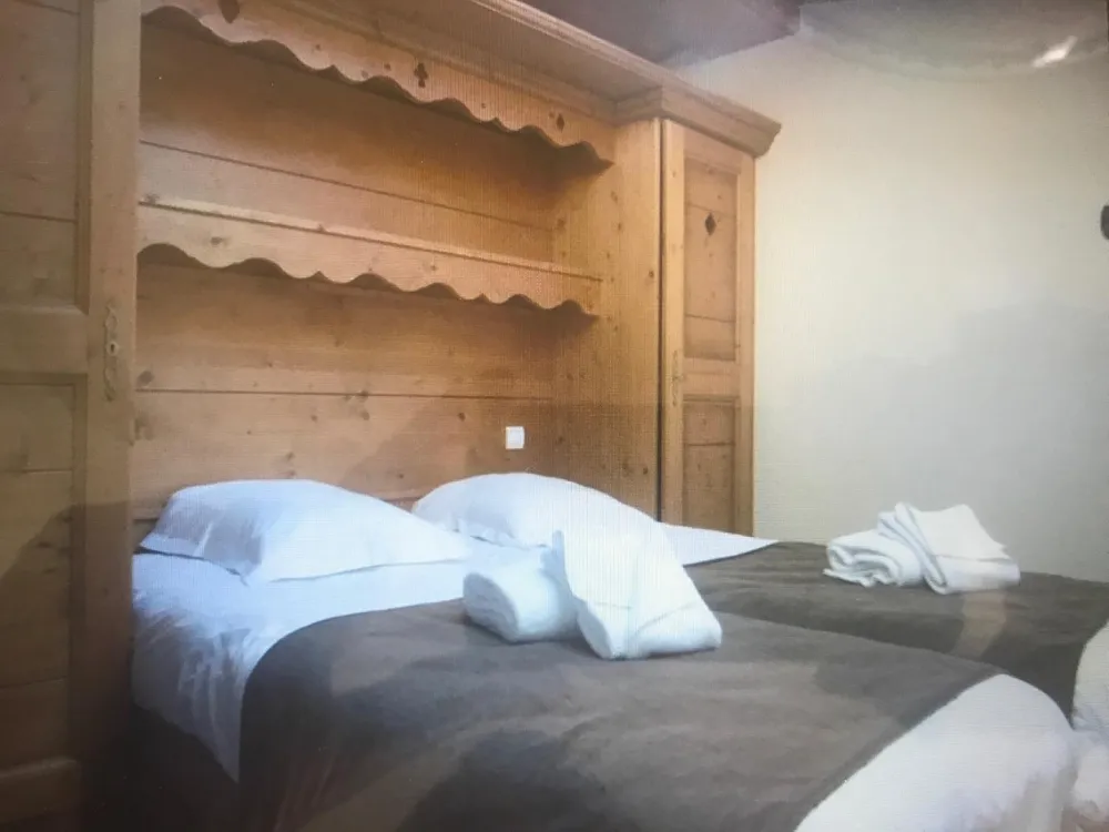 Une des 5 chambres. 1 chambre est au 5eme étage, les 4 autres au 6ème étage