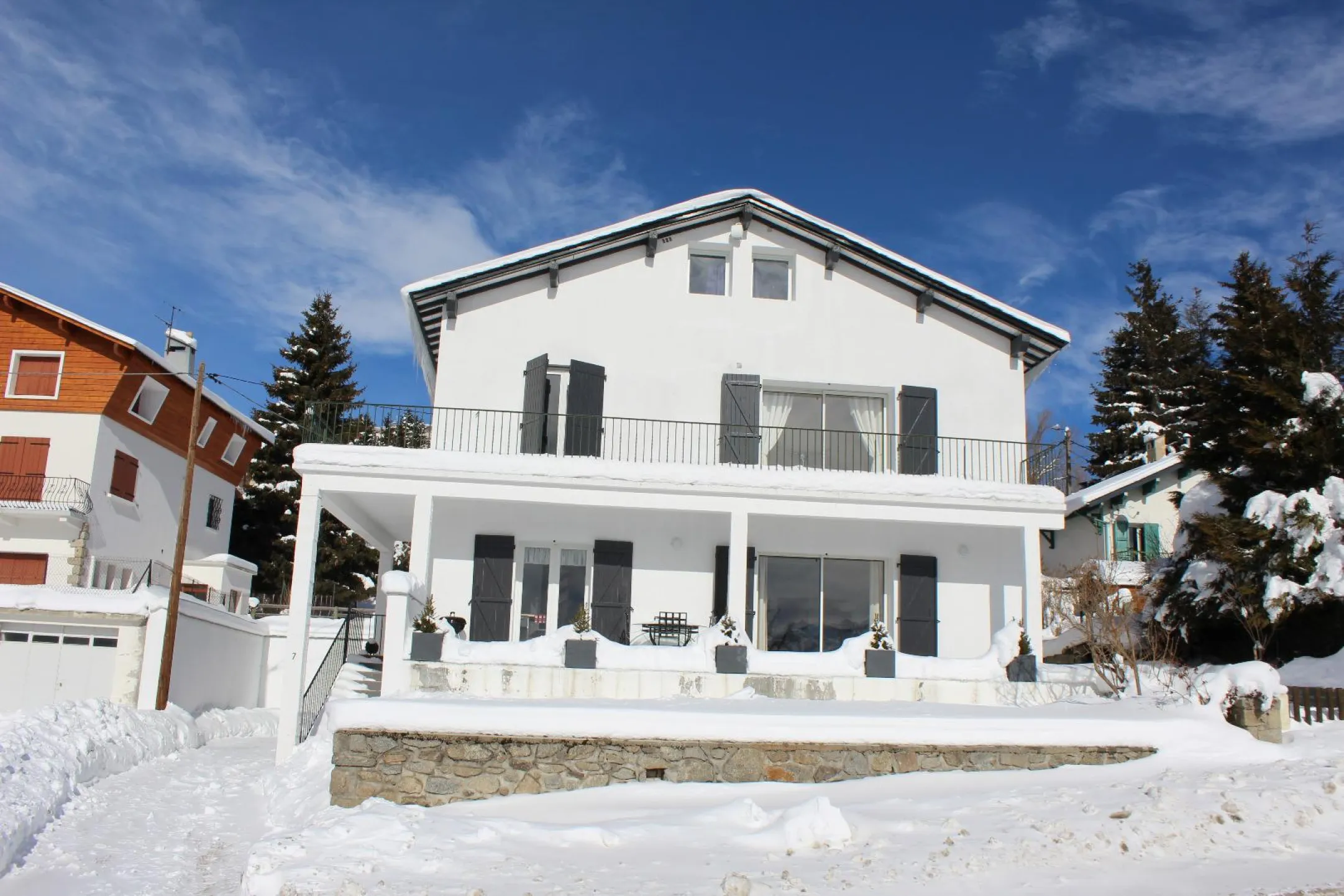 maison sous la neige