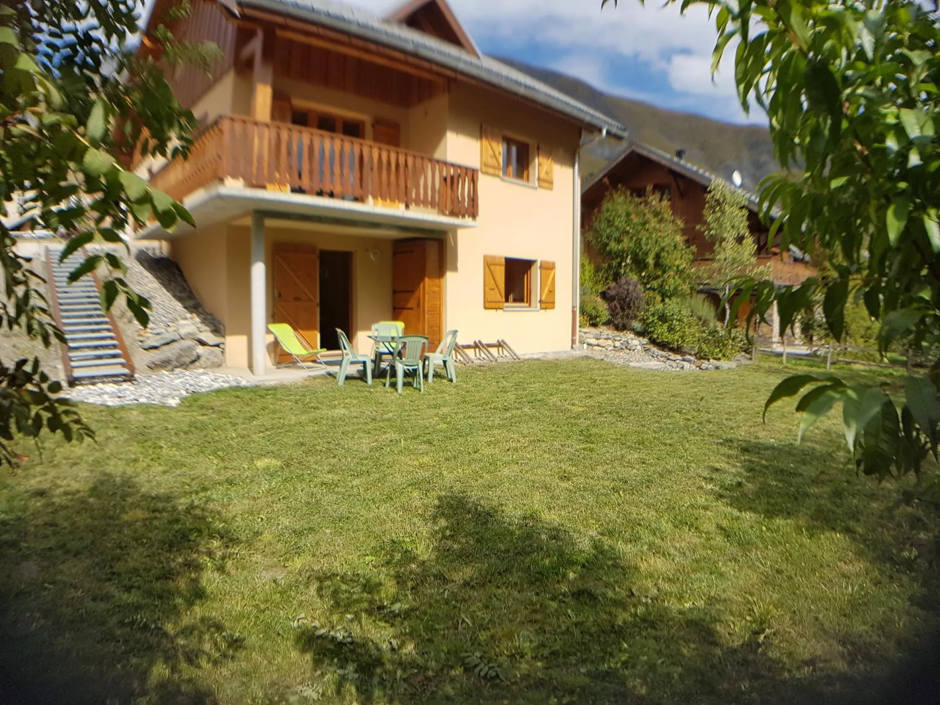 Jardin exposé plein Sud devant le logement