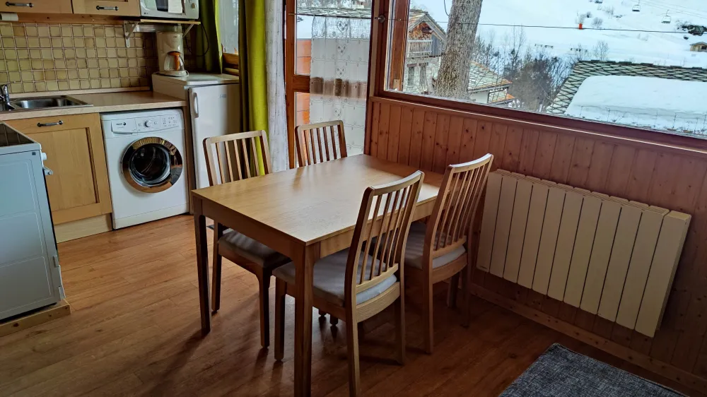 Dining area, kitchen.
